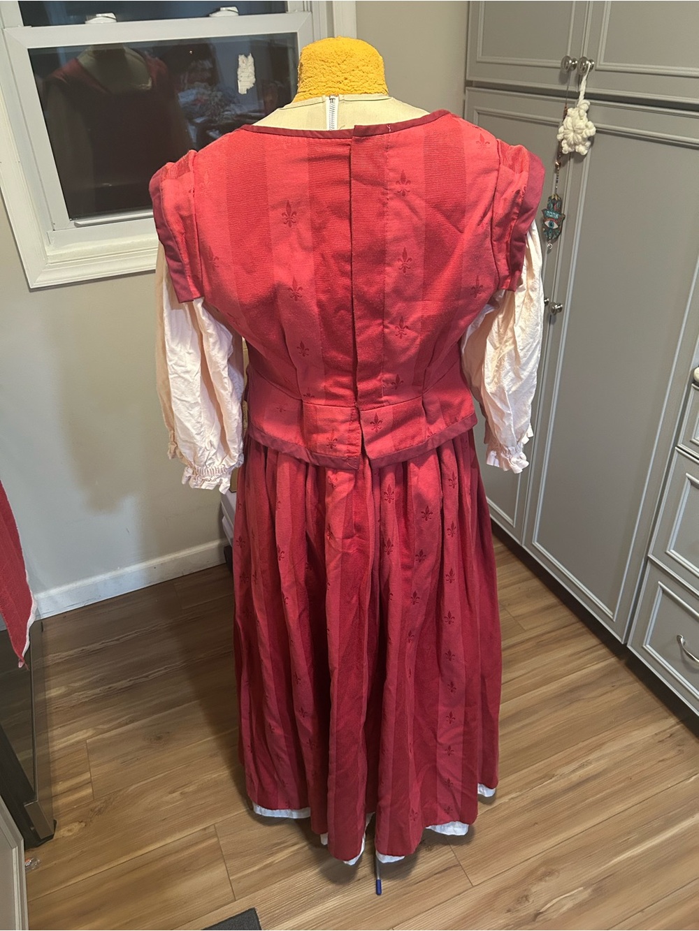 Renaissance Red Theater Quality Costume Dress with White Chemise Size XL - Picture 2 of 4